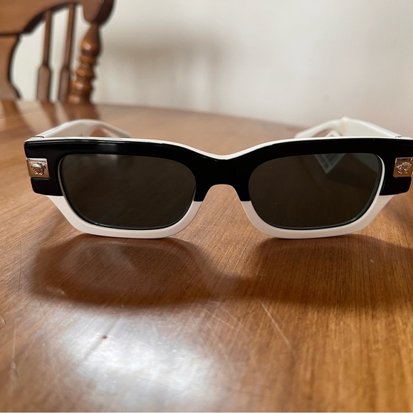 Chic Black and White Sunglasses - Picture 1 of 5